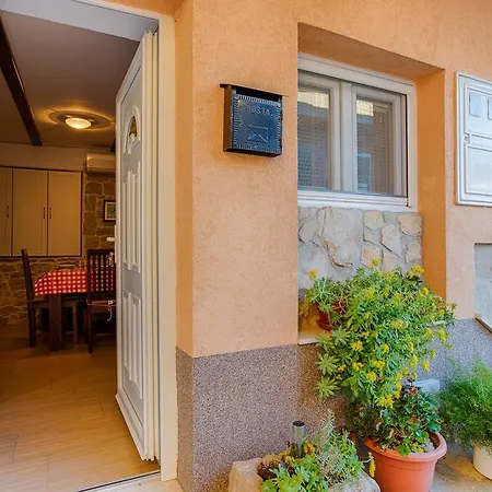 アパート Tomo スプリト