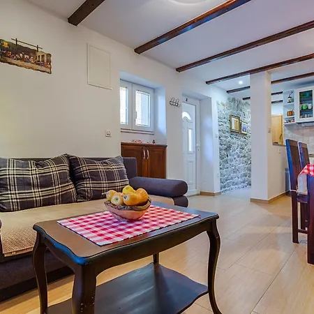 アパート Tomo スプリト